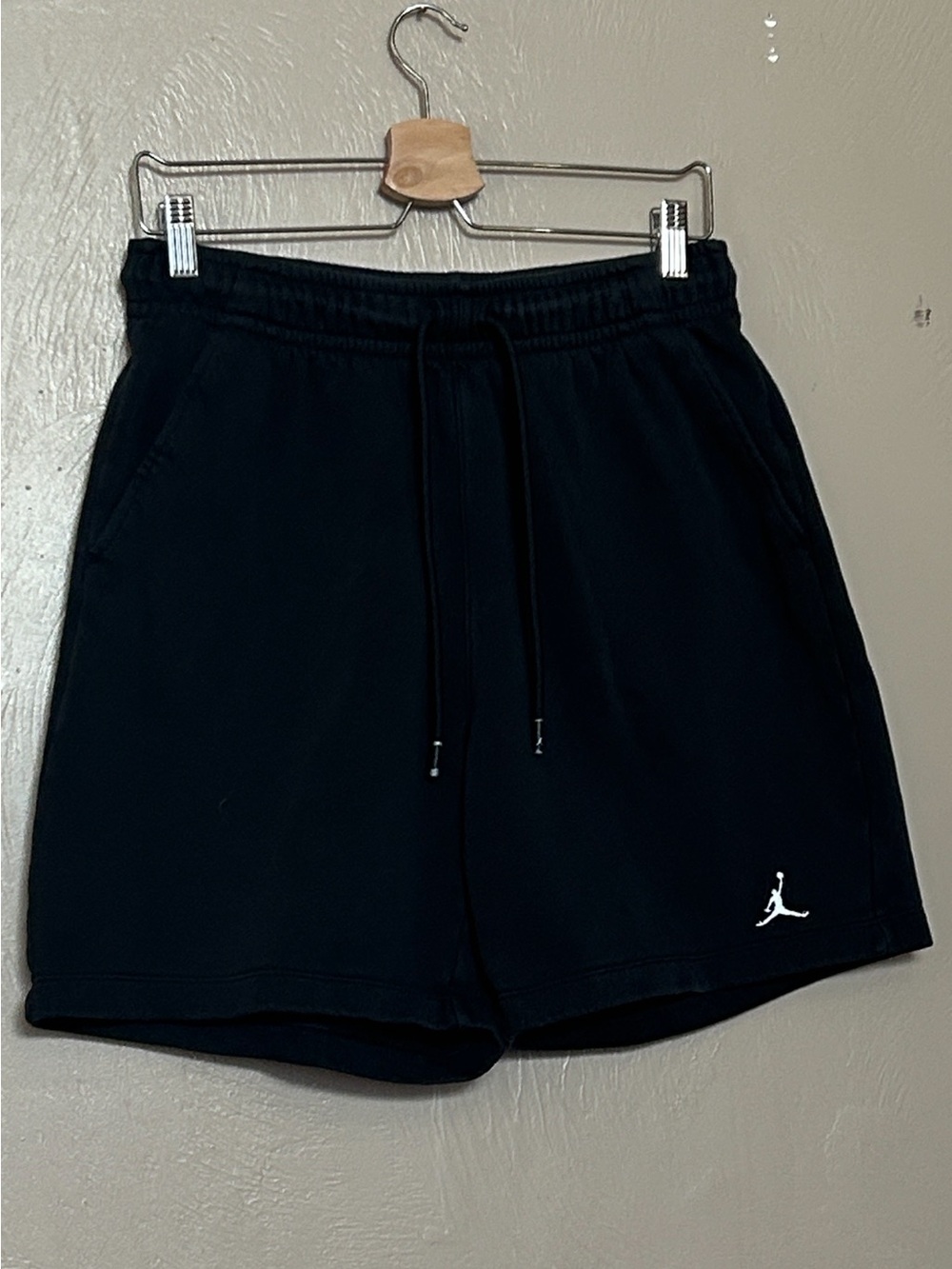 Jordan Jumpman Essentials Men's Black Fleece Shorts with Drawstring Size Medium.
